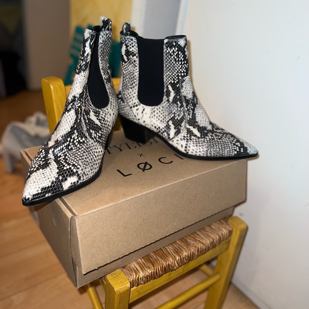PAIGE Willa Snake Booties